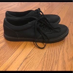 Black women’s Vans